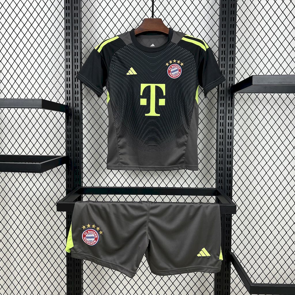 Bayern Munich 2025-26 Blackn Goalkeeper Kids Kit S-XXL
