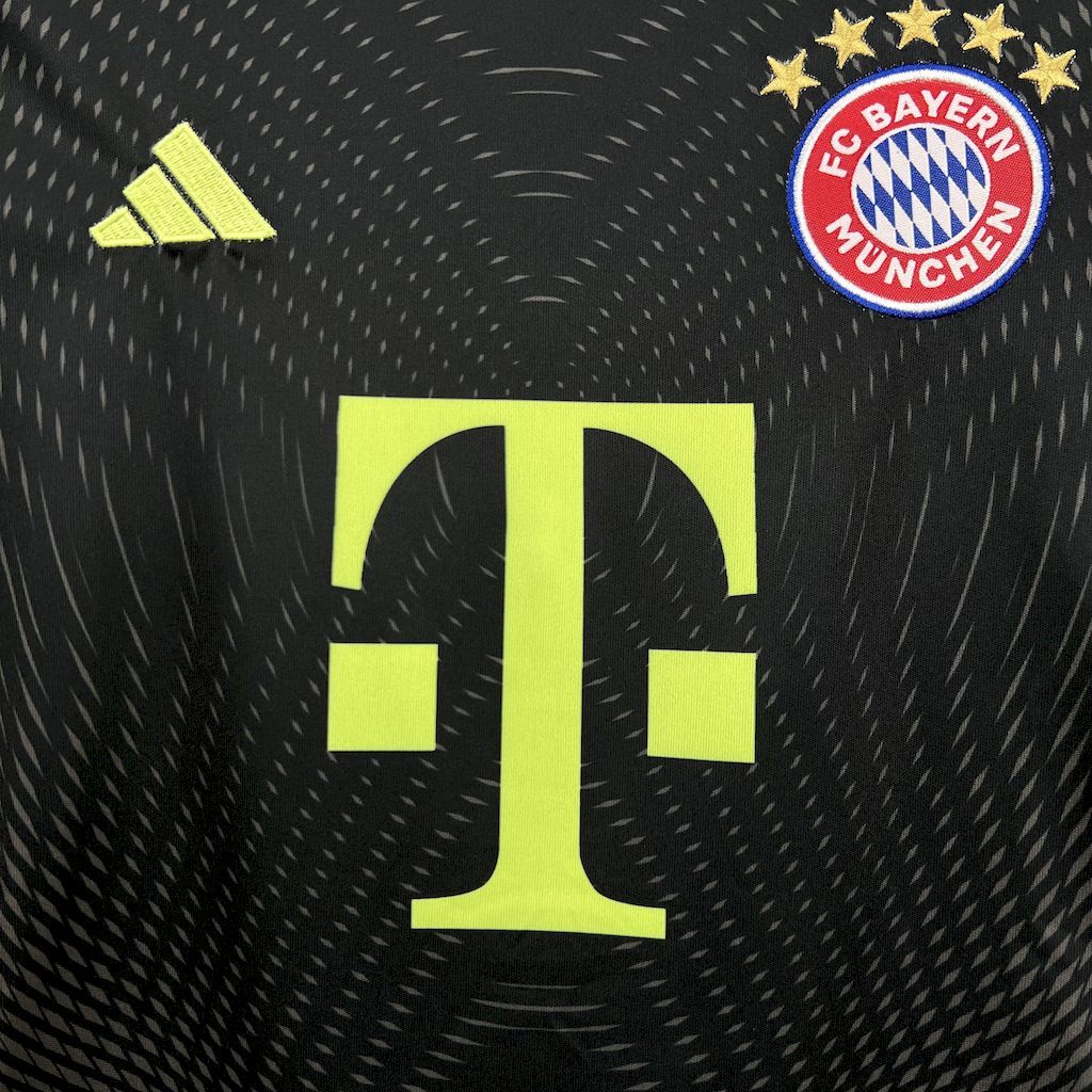 Bayern Munich 2025-26 Blackn Goalkeeper Kids Kit S-XXL