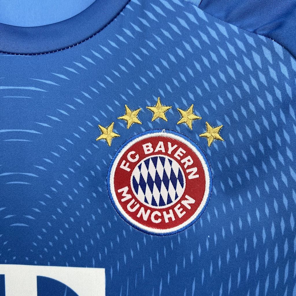 Bayern Munich 2025-26 Blue Goalkeeper Kids Kit S-XXL