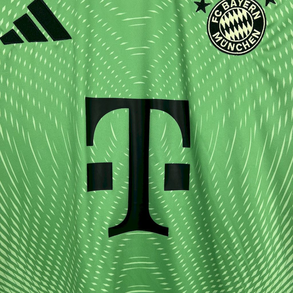 Bayern Munich 2025-26 Green Goalkeeper Football jersey S-XXL