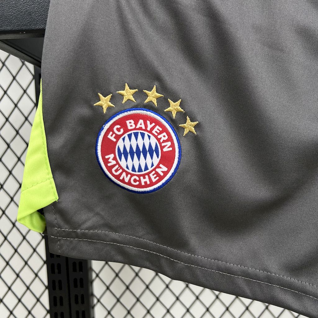 Bayern Munich 2025-26 Blackn Goalkeeper Kids Kit S-XXL