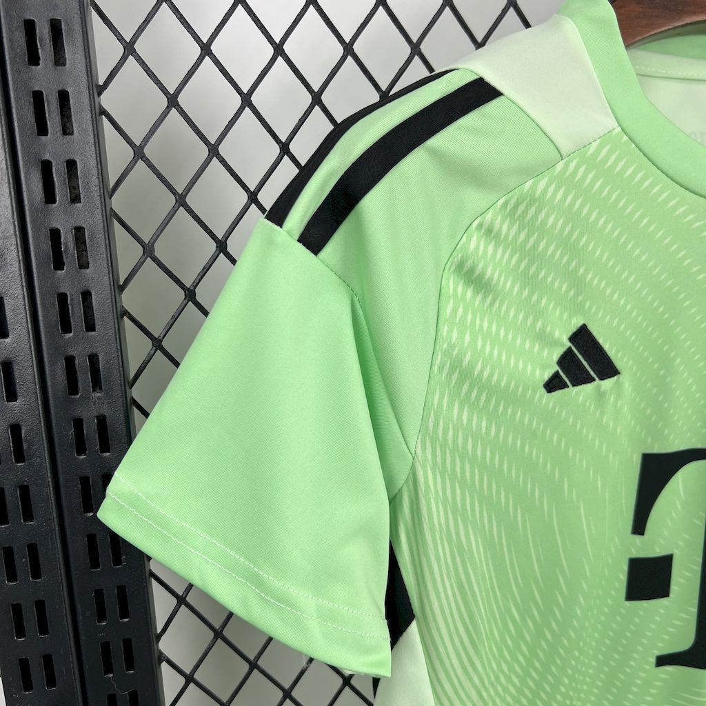 Bayern Munich 2025-26 Green Goalkeeper Kids Kit S-XXL