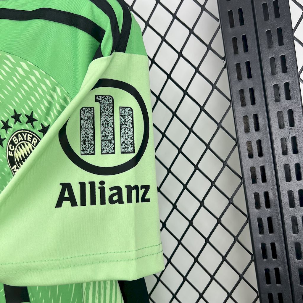 Bayern Munich 2025-26 Green Goalkeeper Football jersey S-XXL