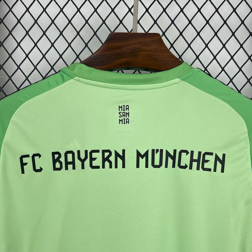 Bayern Munich 2025-26 Green Goalkeeper Football jersey S-XXL