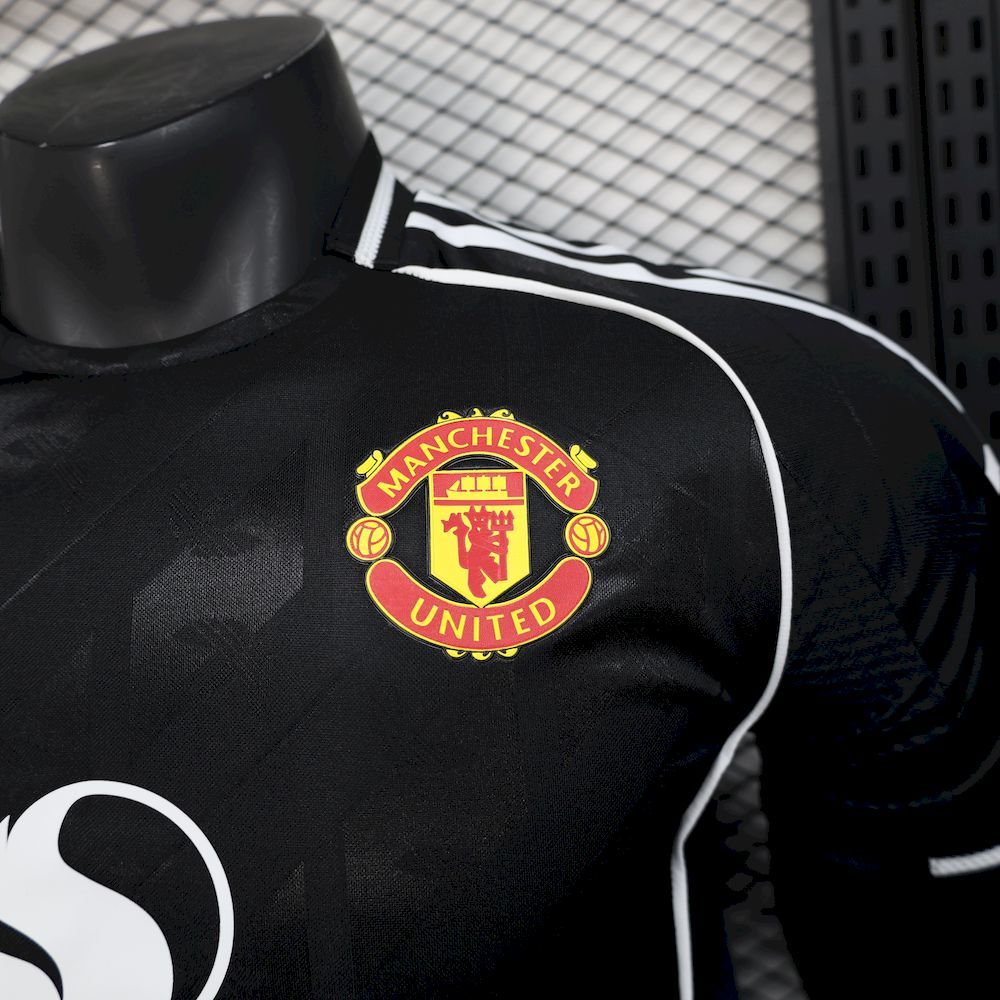 Manchester United 25-26 Black Special Edition Player Version