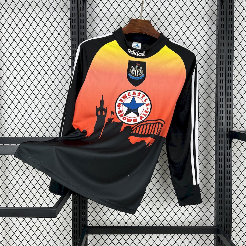 Newcastle United 1996-97 Goalkeeper Uniform Long Sleeves Retro Jersey