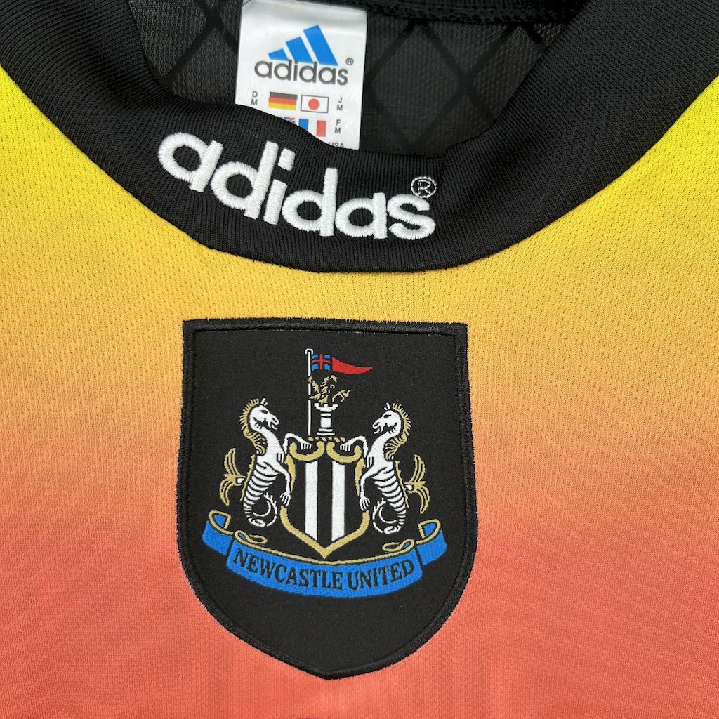 Newcastle United 1996-97 Goalkeeper Uniform Long Sleeves Retro Jersey