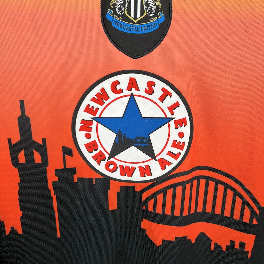 Newcastle United 1996-97 Goalkeeper Uniform Long Sleeves Retro Jersey