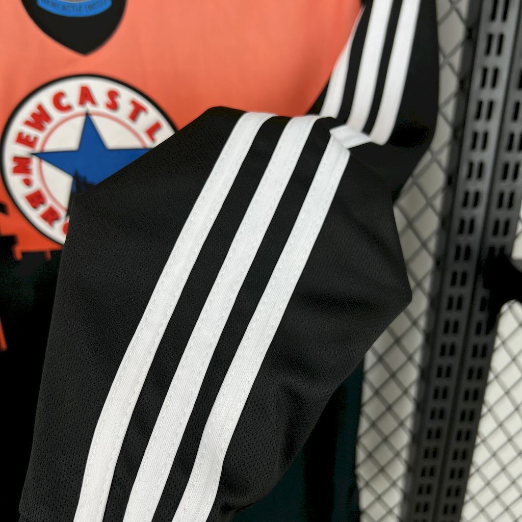 Newcastle United 1996-97 Goalkeeper Uniform Long Sleeves Retro Jersey