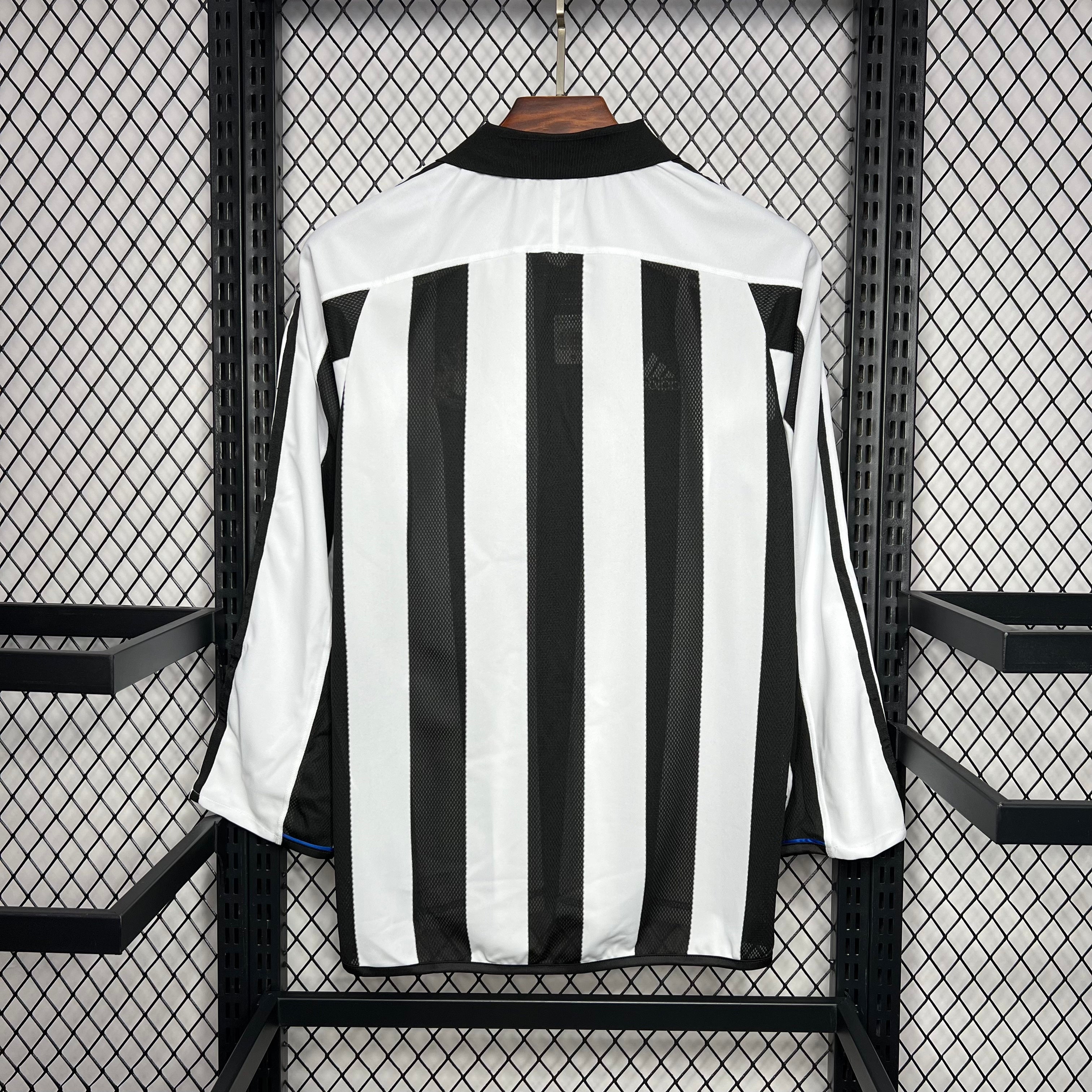 Newcastle United 2003-05 Home Long Sleeves Retro Jersey
