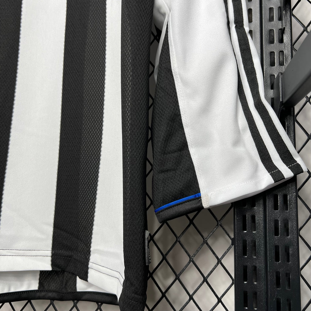 Newcastle United 2003-05 Home Long Sleeves Retro Jersey