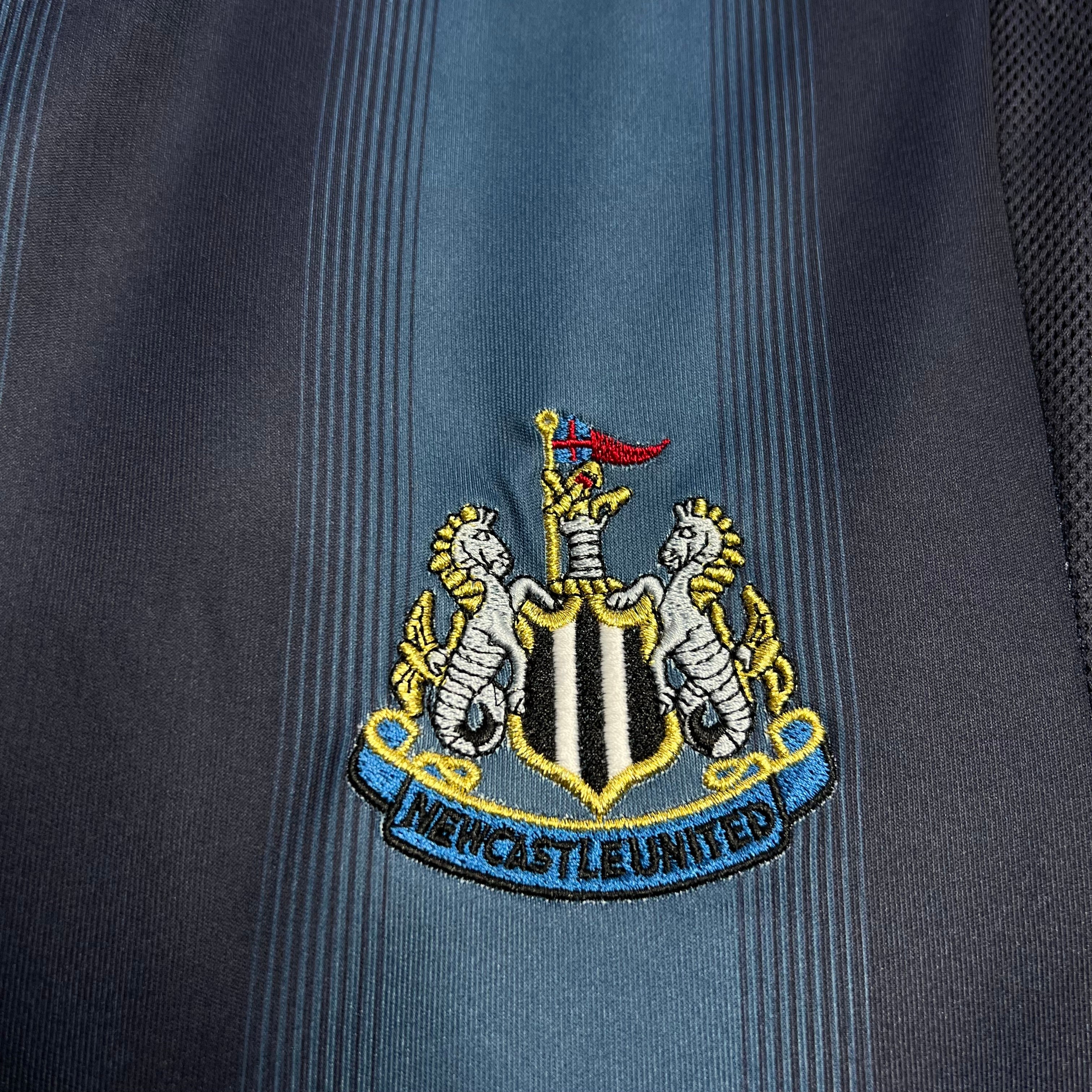 Newcastle United 2004-05 Away Retro Jersey