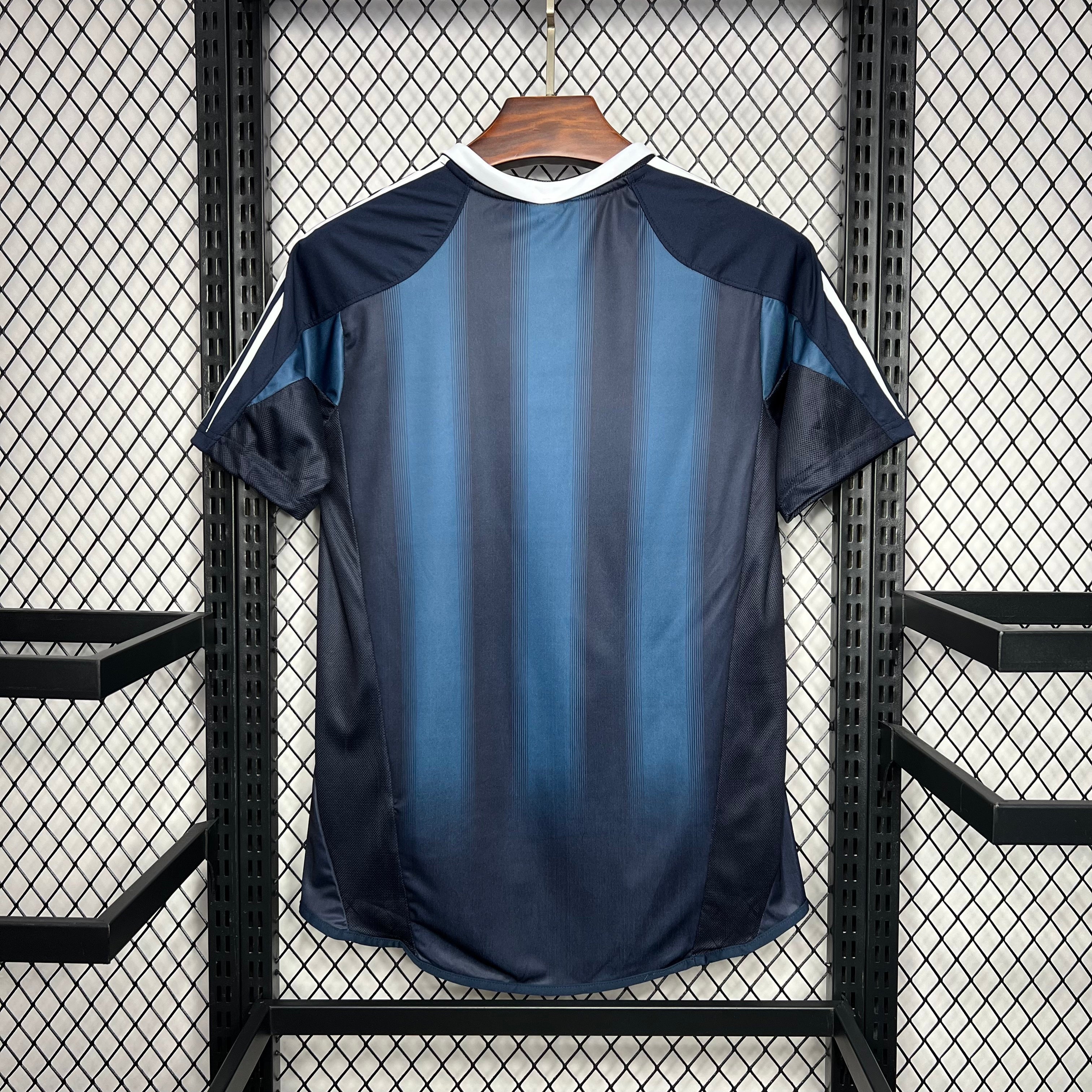 Newcastle United 2004-05 Away Retro Jersey