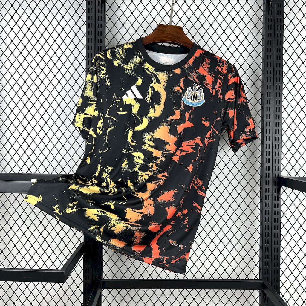 Newcastle United 2025-26 Pre-Match Training Football Jersey