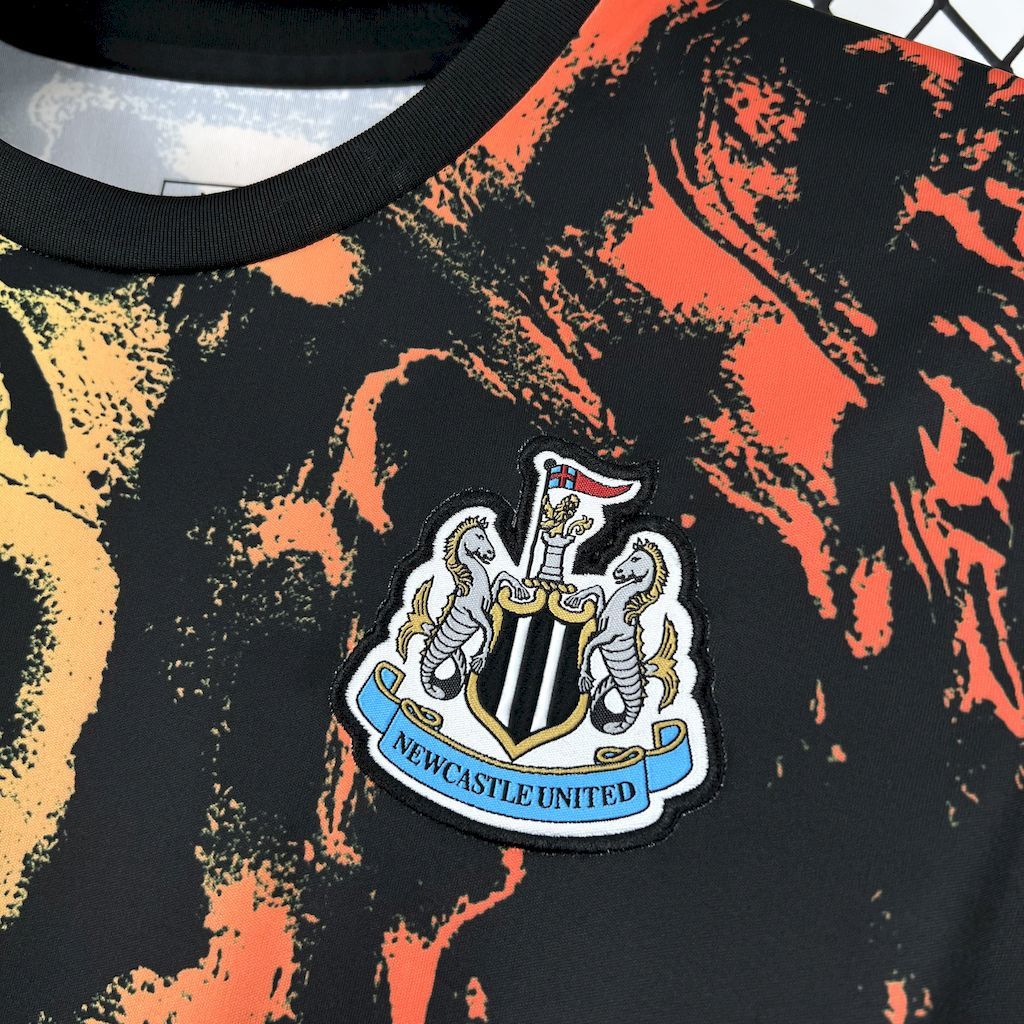 Newcastle United 2025-26 Pre-Match Training Football Jersey
