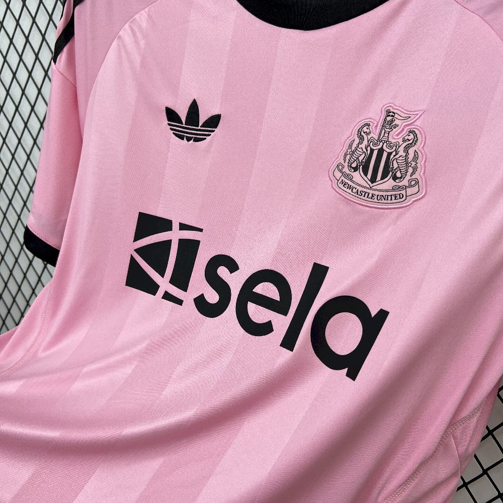Newcastle United 25-26 Goalkeeper Football Jersey