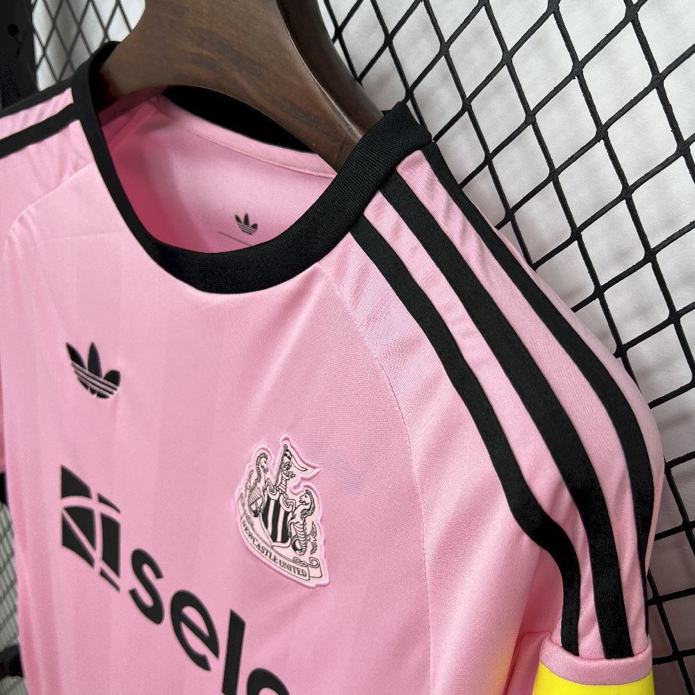 Newcastle United 25-26 Goalkeeper Football Jersey