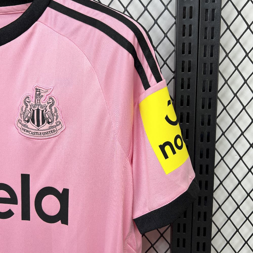 Newcastle United 25-26 Goalkeeper Football Jersey