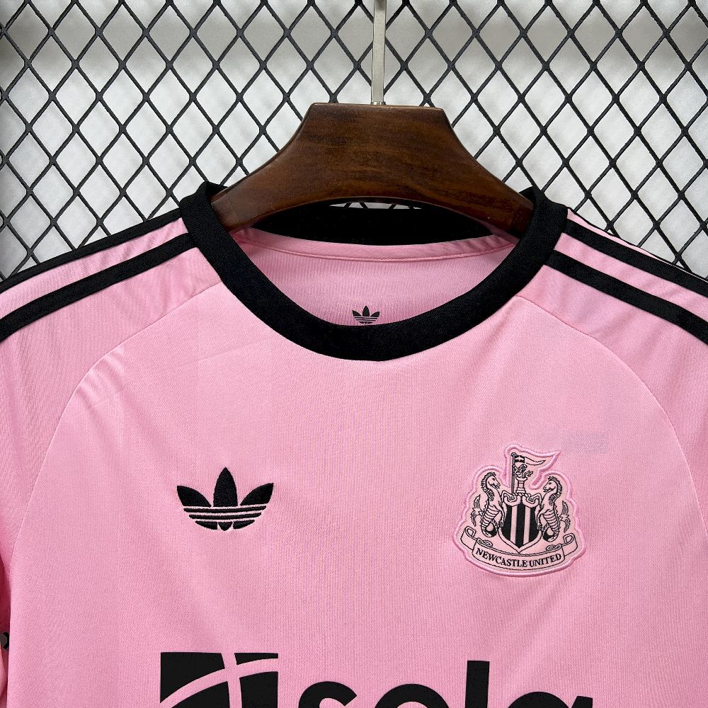 Newcastle United 25-26 Goalkeeper Football Jersey