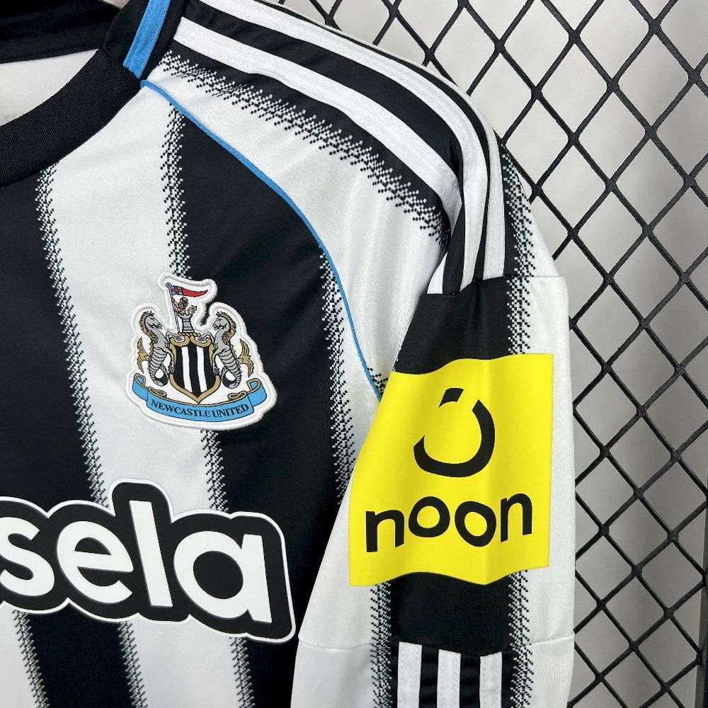 Newcastle United 25-26 Home Long Sleeves Football Jersey