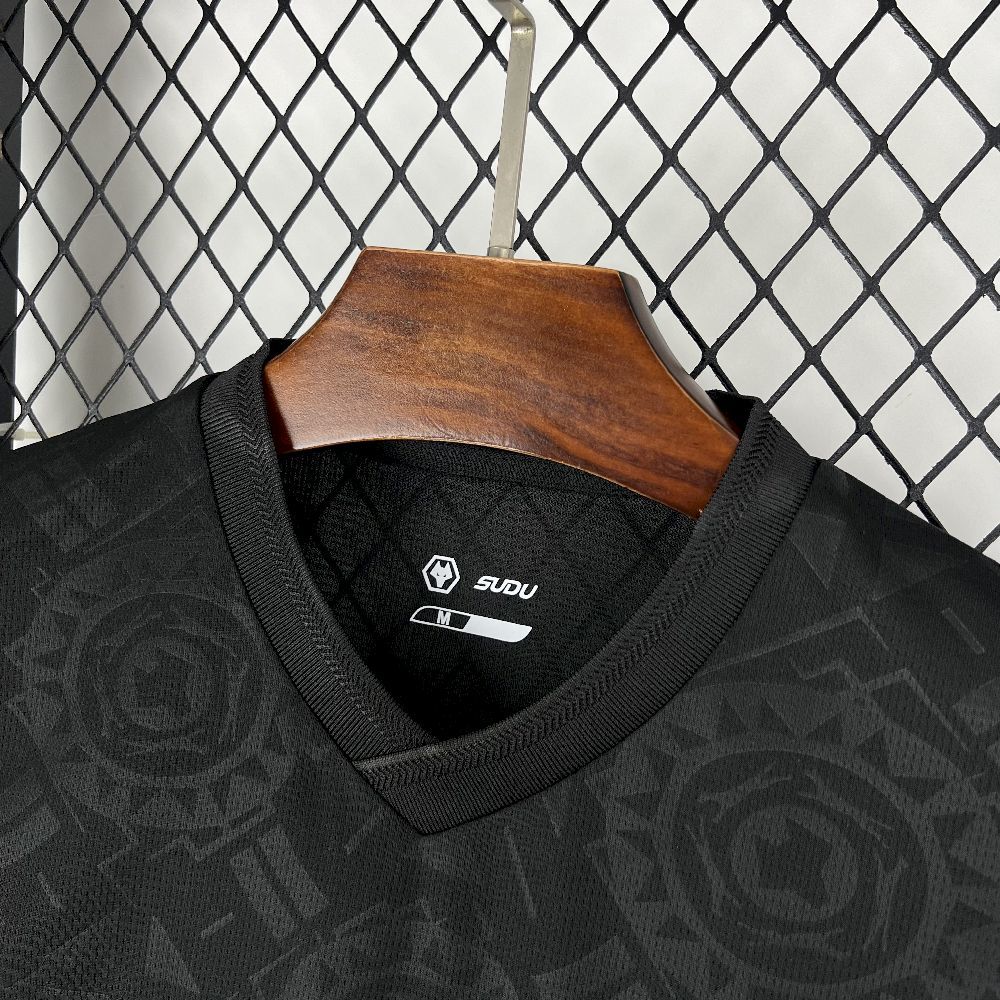 Wolves 25-26 Goalkeeper Black Football Jersey
